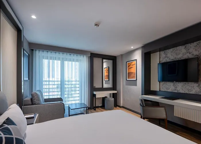 Отель Four Points Flex By Sheraton Lara 3*